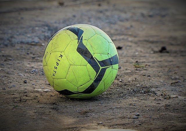 詹姆斯13+13+7绝杀，历史首人！约基奇39+10+10创7项记录，NBA今日战报.